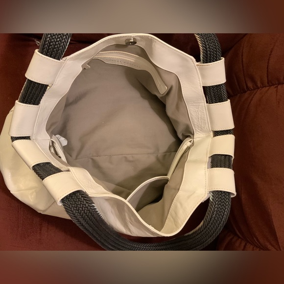 SONDRA ROBERTS - Picture 6 of 11